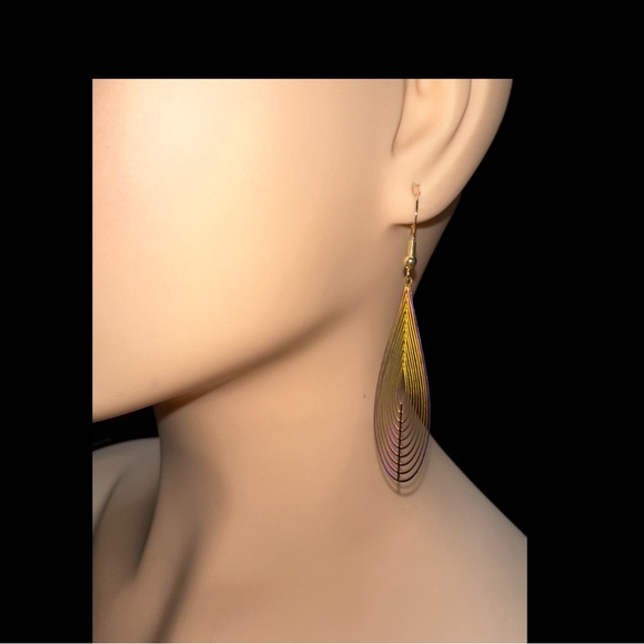 Filigree Wire Hook Earrings in Gold Tone - Picture 1 of 5